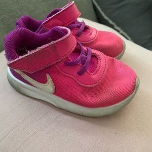 Toddler Nike sneakers-preloved